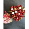 Клубника в шоколаде,  букет из клубники и цветов,  фруктовые букеты Тюмень